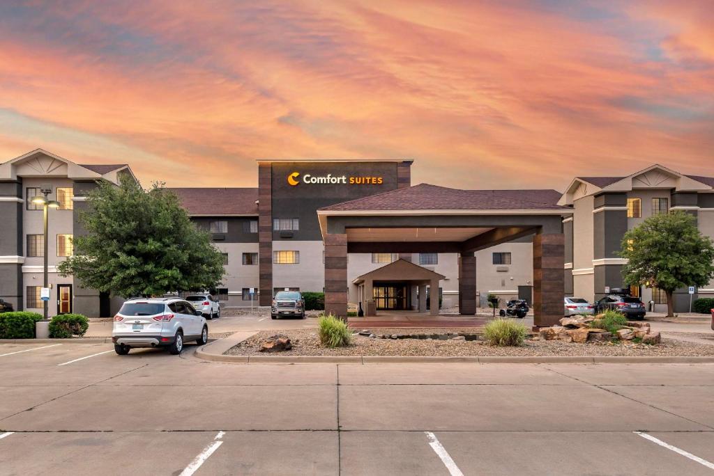 Comfort Suites - main image