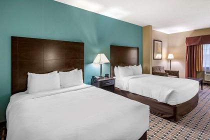 Comfort Suites - image 15