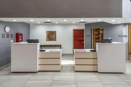 Comfort Suites - image 6