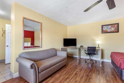 Econo Lodge Clovis - image 11
