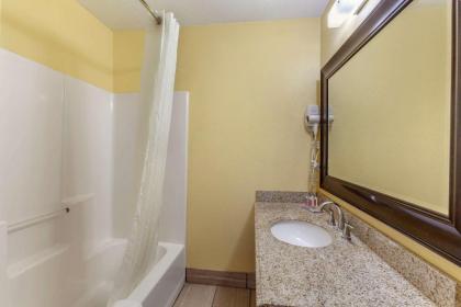 Econo Lodge Clovis - image 14