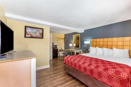 Econo Lodge Clovis - image 15