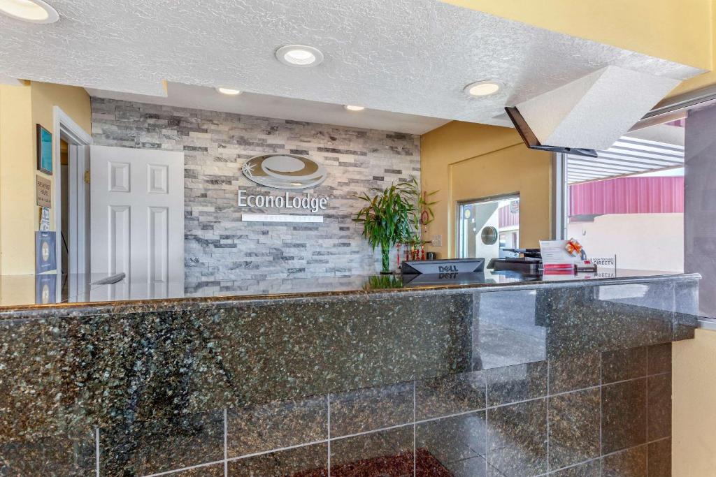 Econo Lodge Clovis - image 6