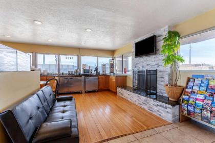 Econo Lodge Clovis - image 9