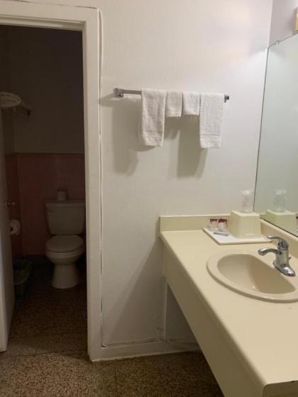La Vista Inn - image 11