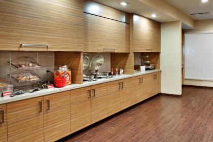 TownePlace Suites by Marriott Clovis - image 11