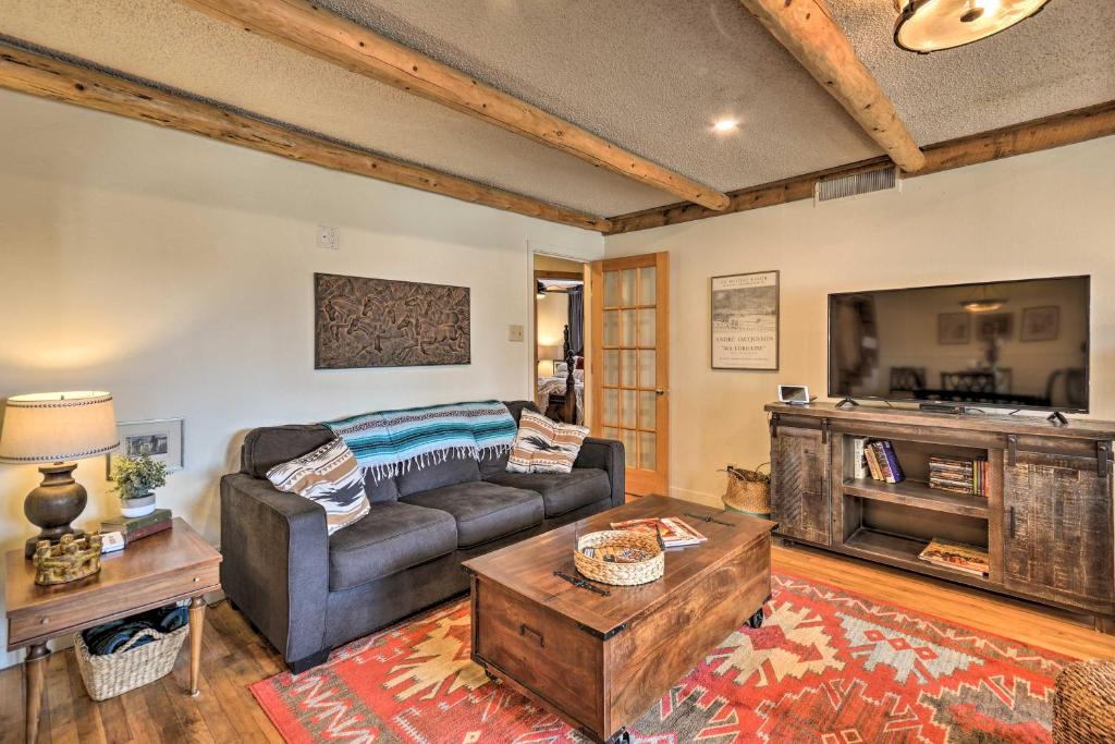 Pet-Friendly Clovis Home with Yard Pergola and Hot Tub - image 6