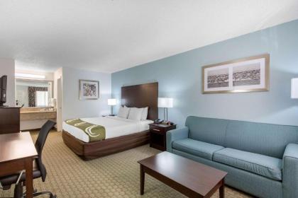 Quality Inn Clute Freeport - image 17