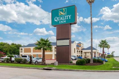 Quality Inn Clute Freeport - image 8