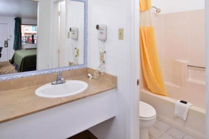 Americas Best Value Inn Clute - image 5