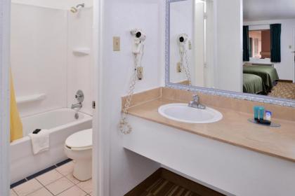 Americas Best Value Inn Clute - image 8