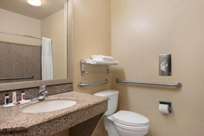 Baymont by Wyndham Clute - image 12
