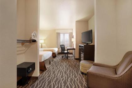 Baymont by Wyndham Clute - image 13