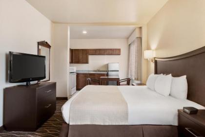 Baymont by Wyndham Clute - image 14