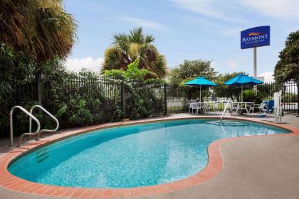 Baymont by Wyndham Clute - image 3