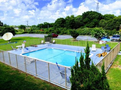 Motel 6-Clute TX - image 11