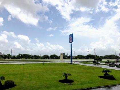 Motel 6-Clute TX - image 13