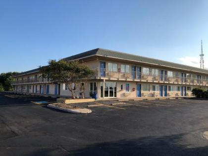 Motel 6-Clute TX - image 14