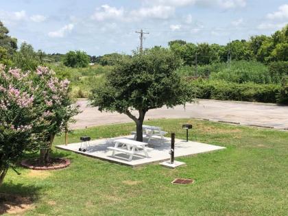 Motel 6-Clute TX - image 15
