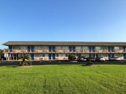 Motel 6-Clute TX - image 2