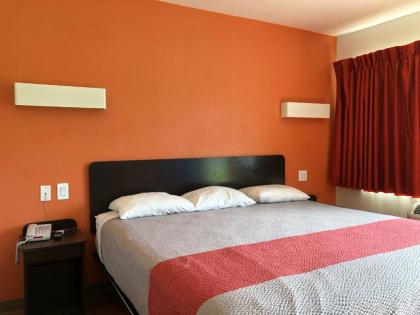 Motel 6-Clute TX - image 5