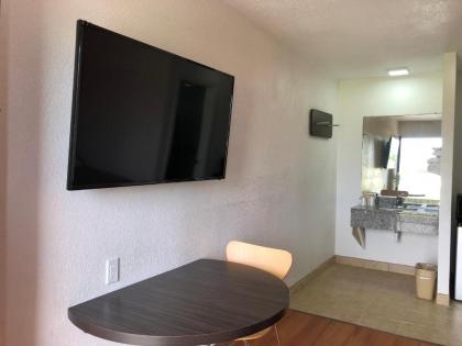 Motel 6-Clute TX - image 6