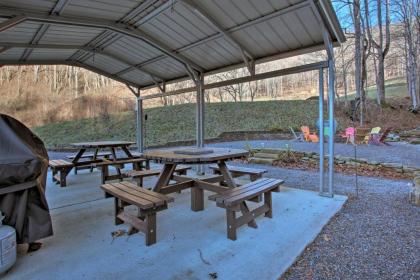Turkey Creek Cove Cabin in Clyde with Fire Pit - image 5