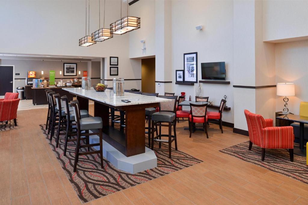 Hampton Inn & Suites California University-Pittsburgh - image 5