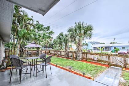 Cute Apt with Backyard and Grill - Steps to Cocoa Beach Cocoa Beach
