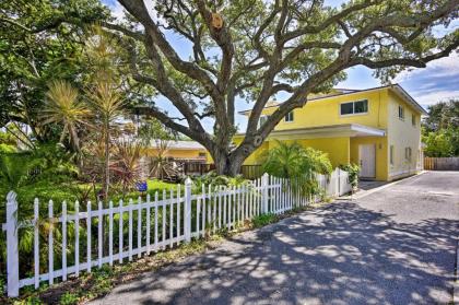 Downtown Cocoa Beach townhome Steps to Shore Cocoa Beach