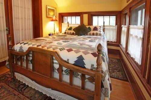 Robins Nest Bed & Breakfast - image 4