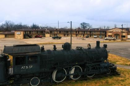 Regal Inn Coffeyville - image 11