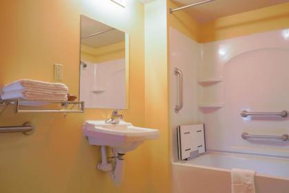 Regal Inn Coffeyville - image 4