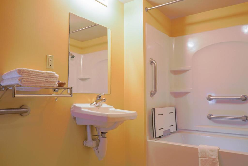 Regal Inn Coffeyville - image 4