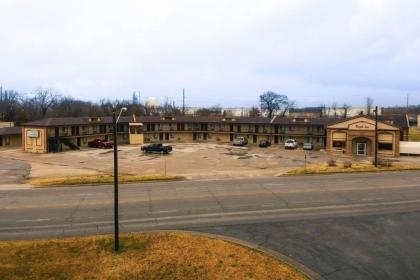 Regal Inn Coffeyville - image 5