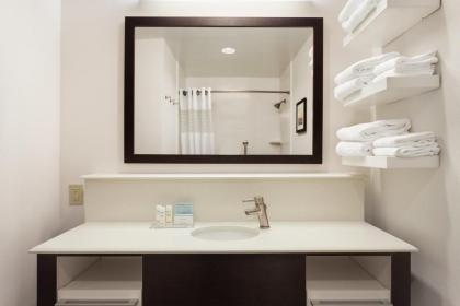 Hampton Inn Burlington - Colchester - image 10