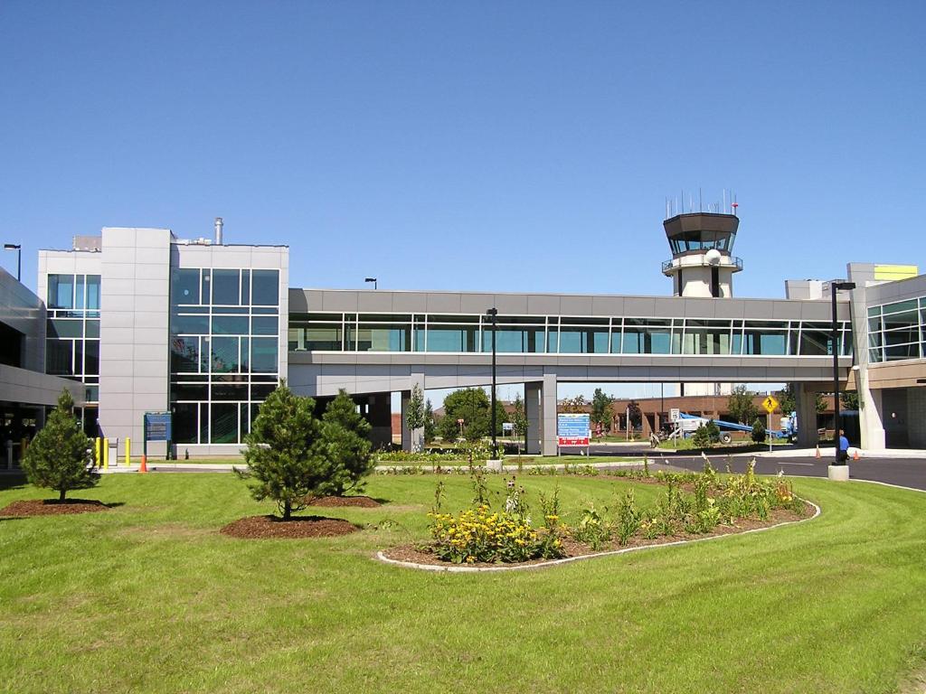 Hampton Inn Burlington - Colchester - image 2