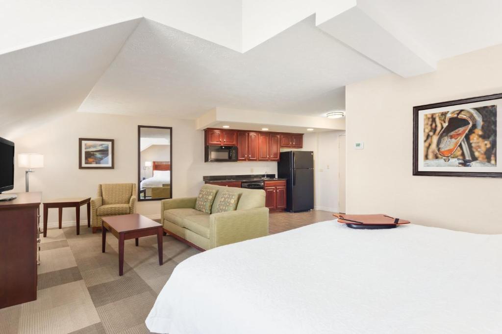 Hampton Inn Burlington - Colchester - image 6