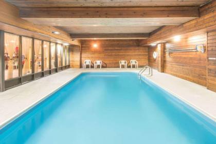 Days Inn by Wyndham Colchester Burlington - image 3