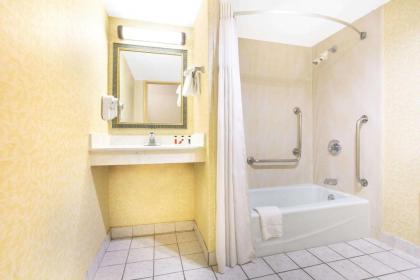 Days Inn by Wyndham College Park - image 7