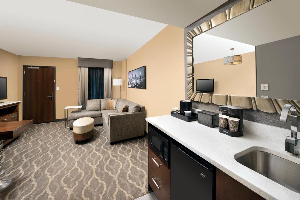 Embassy Suites Atlanta - Airport - image 7