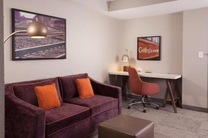 Hilton Garden Inn Atlanta Airport/Millenium Center - image 8