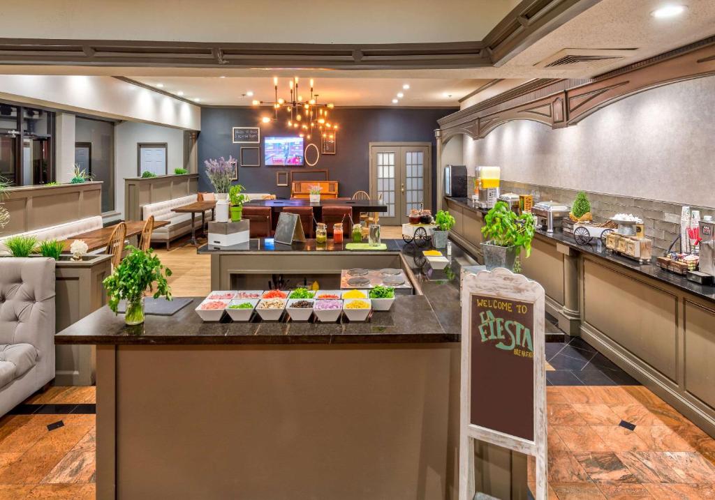Clarion Hotel Atlanta Airport - image 4