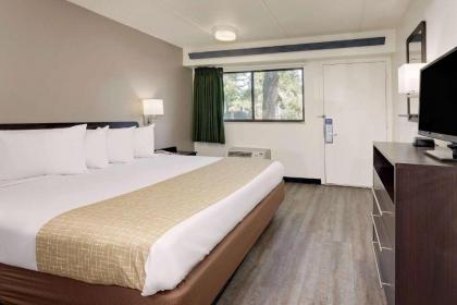 Travelodge by Wyndham College Park - image 11