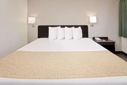 Travelodge by Wyndham College Park - image 13