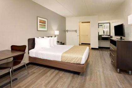 Travelodge by Wyndham College Park - image 2