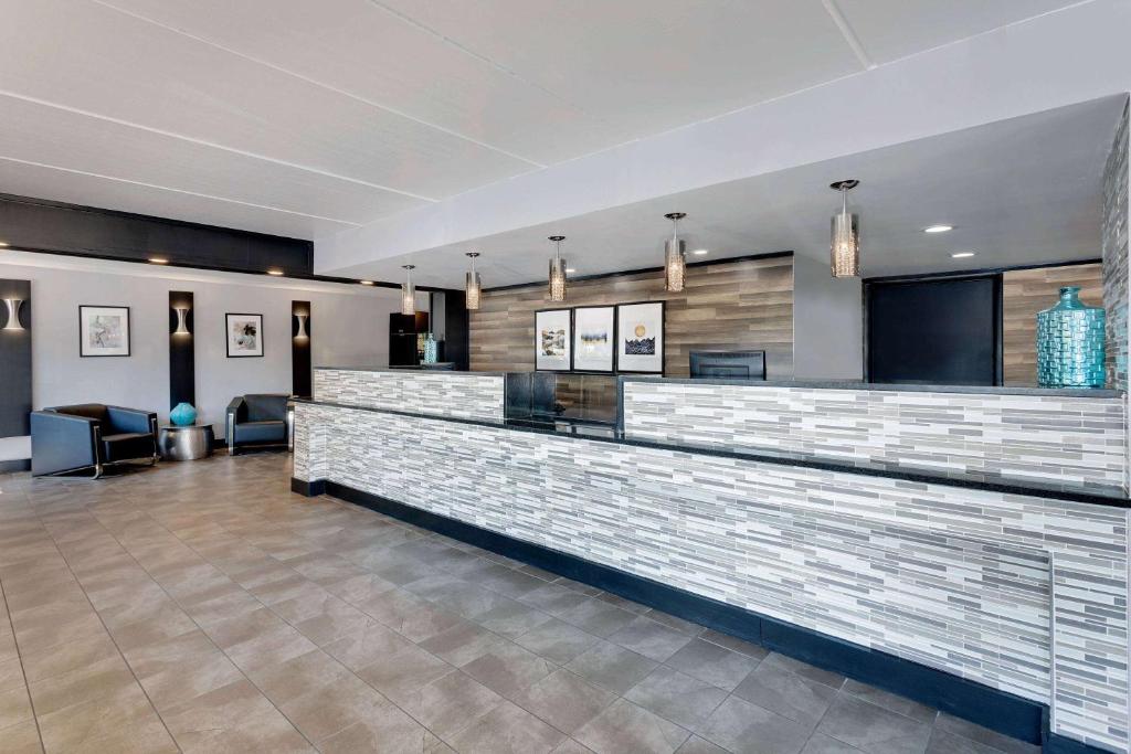 Travelodge by Wyndham College Park - image 3