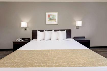 Travelodge by Wyndham College Park - image 4