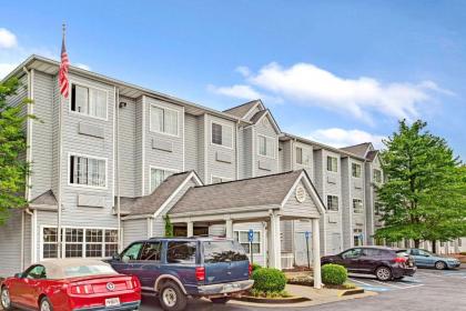 Microtel Inn by Wyndham Atlanta Airport - image 7