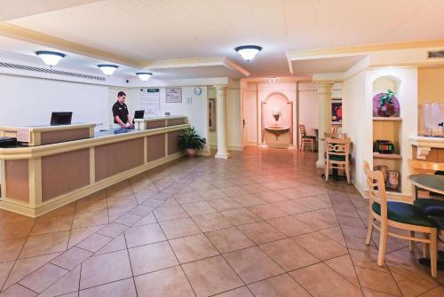 La Quinta Inn by Wyndham College Station - main image